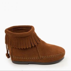 Minnetonka Kids Back Zip Boot Girls Size 2